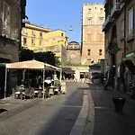 Napoliforever Elegant A Chiaia Centro דירה נאפולי