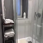 Napoliforever Elegant A Chiaia Centro נאפולי